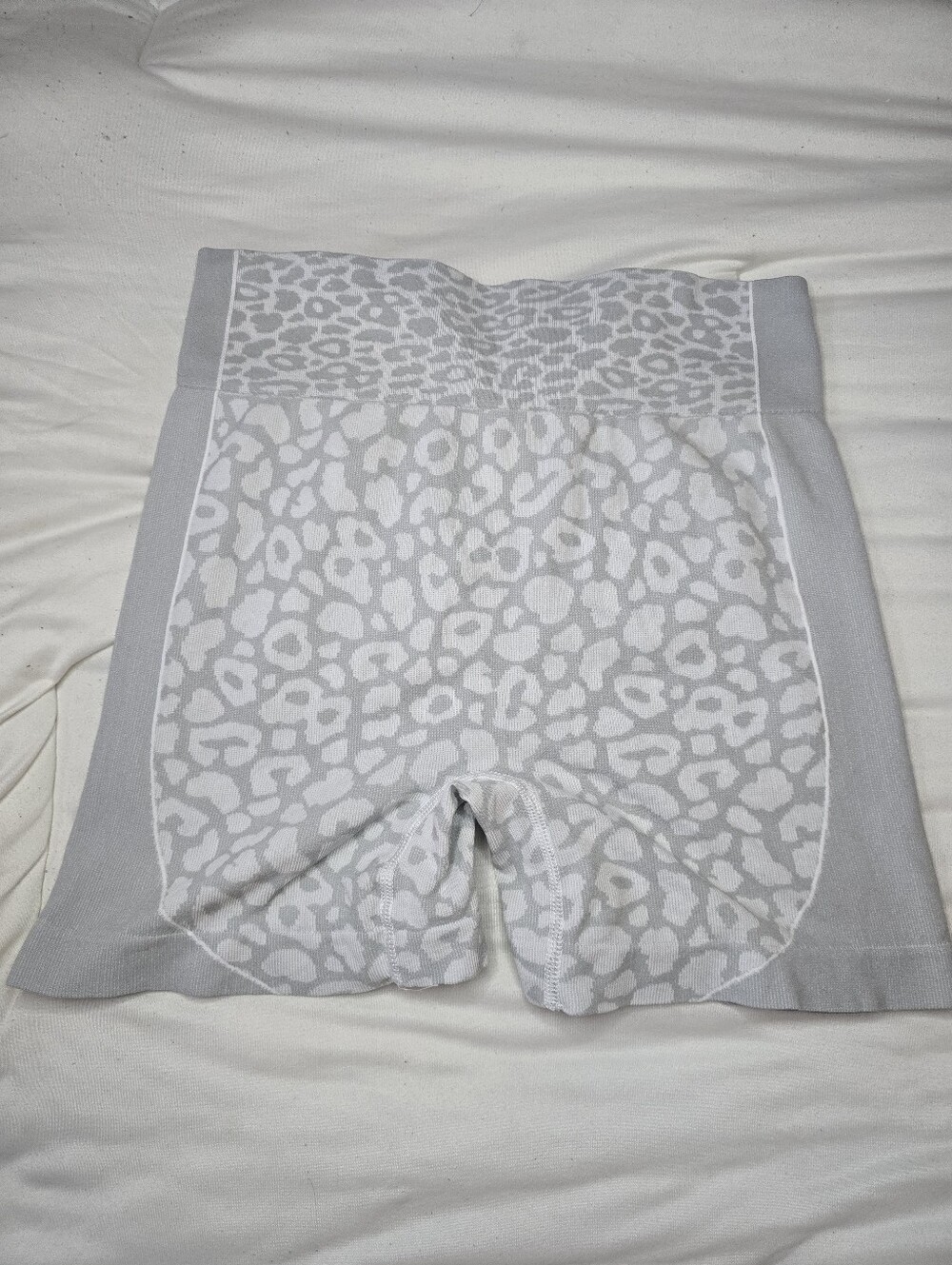 Seamless Animal-Print High-Waist Shaping Shorts - Light Gray